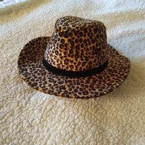 DAVID & YOUNG Cheetah Print Hat